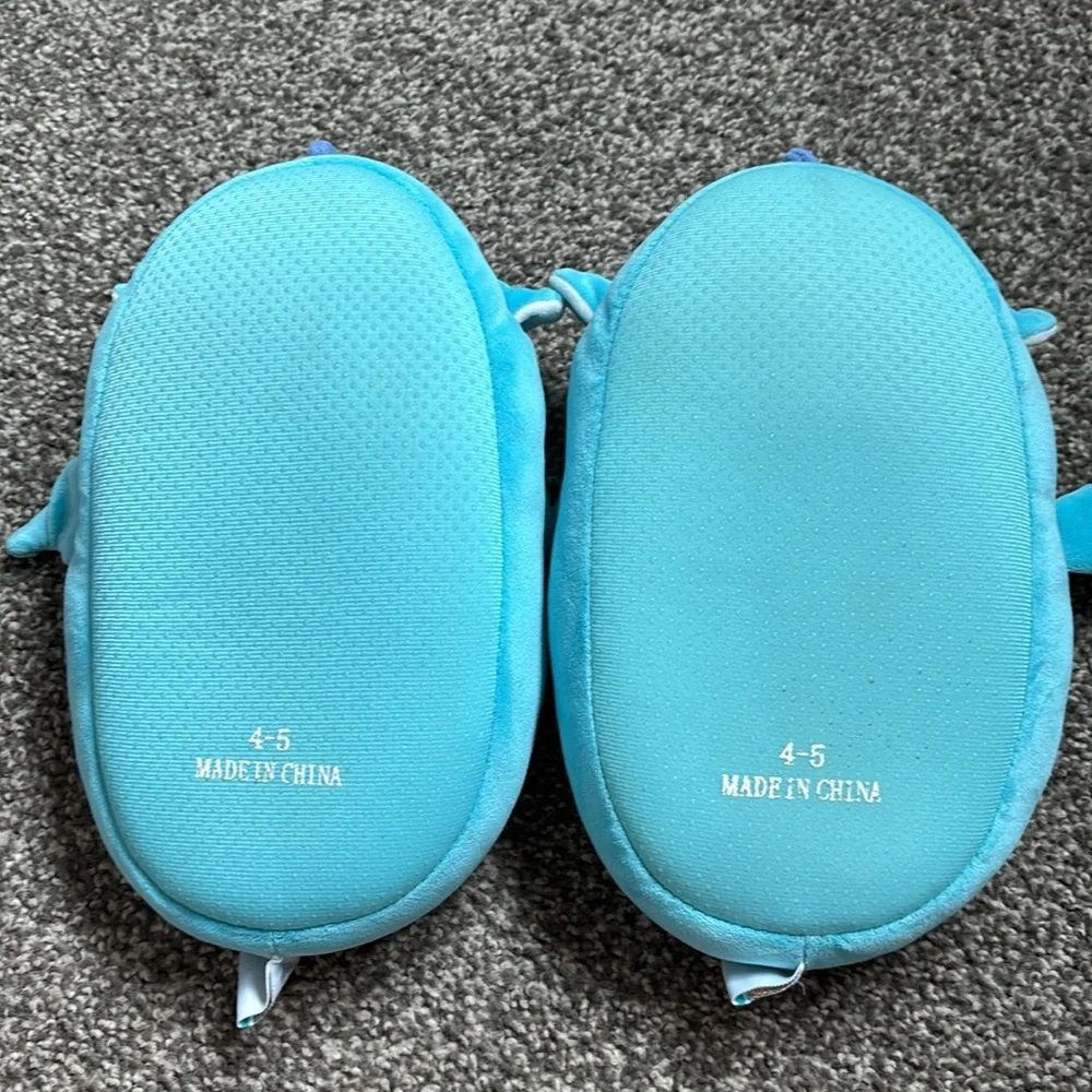 Squishmallows kids house slippers size 4-5